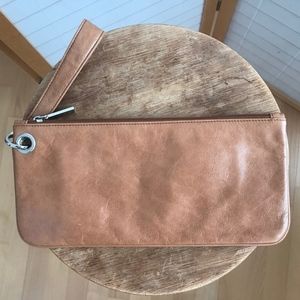 HOBO Bags - Hobo clutch wristlet in tan leather zip close NWOT HOBO Bags - Hobo clutch wristlet in tan leather zip close NWOT